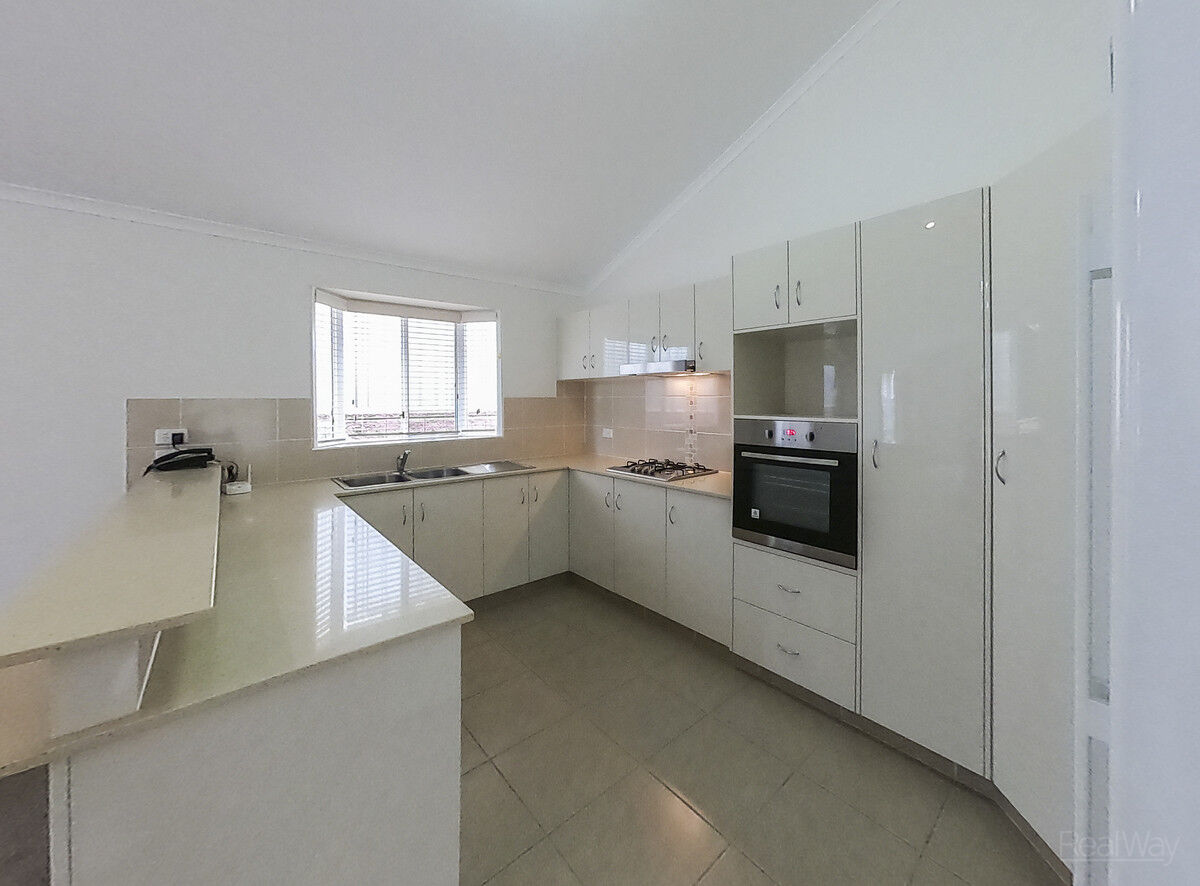Villa 104 Palm Lake Resort, Cranley QLD 4350, Cranley - Thumbnail 2