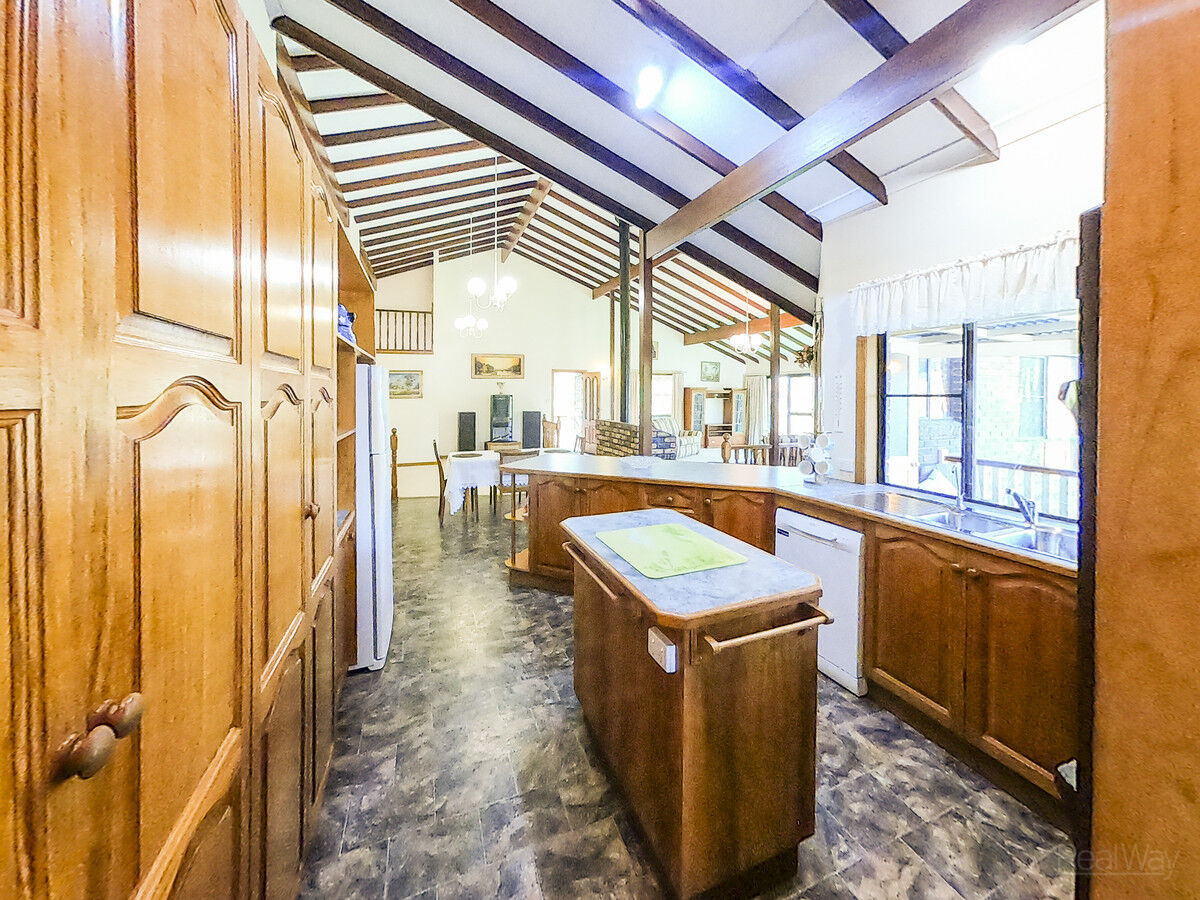 6 Roser Court, Withcott QLD 4352, Withcott - Thumbnail 6