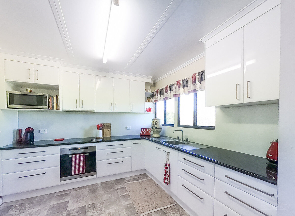 7 Bowen Street, Helidon QLD 4344, Helidon - Thumbnail 2