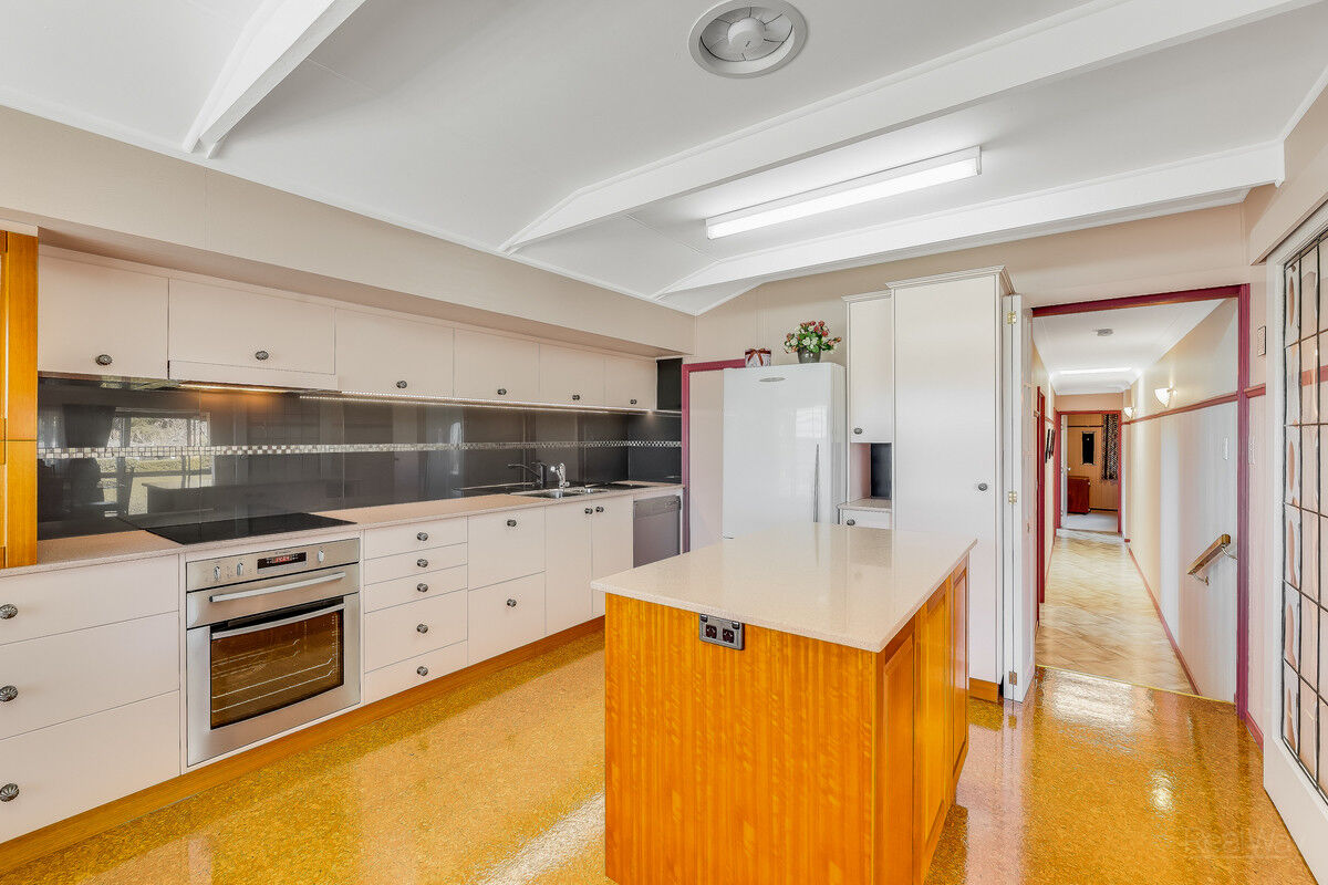 1 Glendower Street, Mount Lofty QLD 4350, Mount Lofty - Thumbnail 6