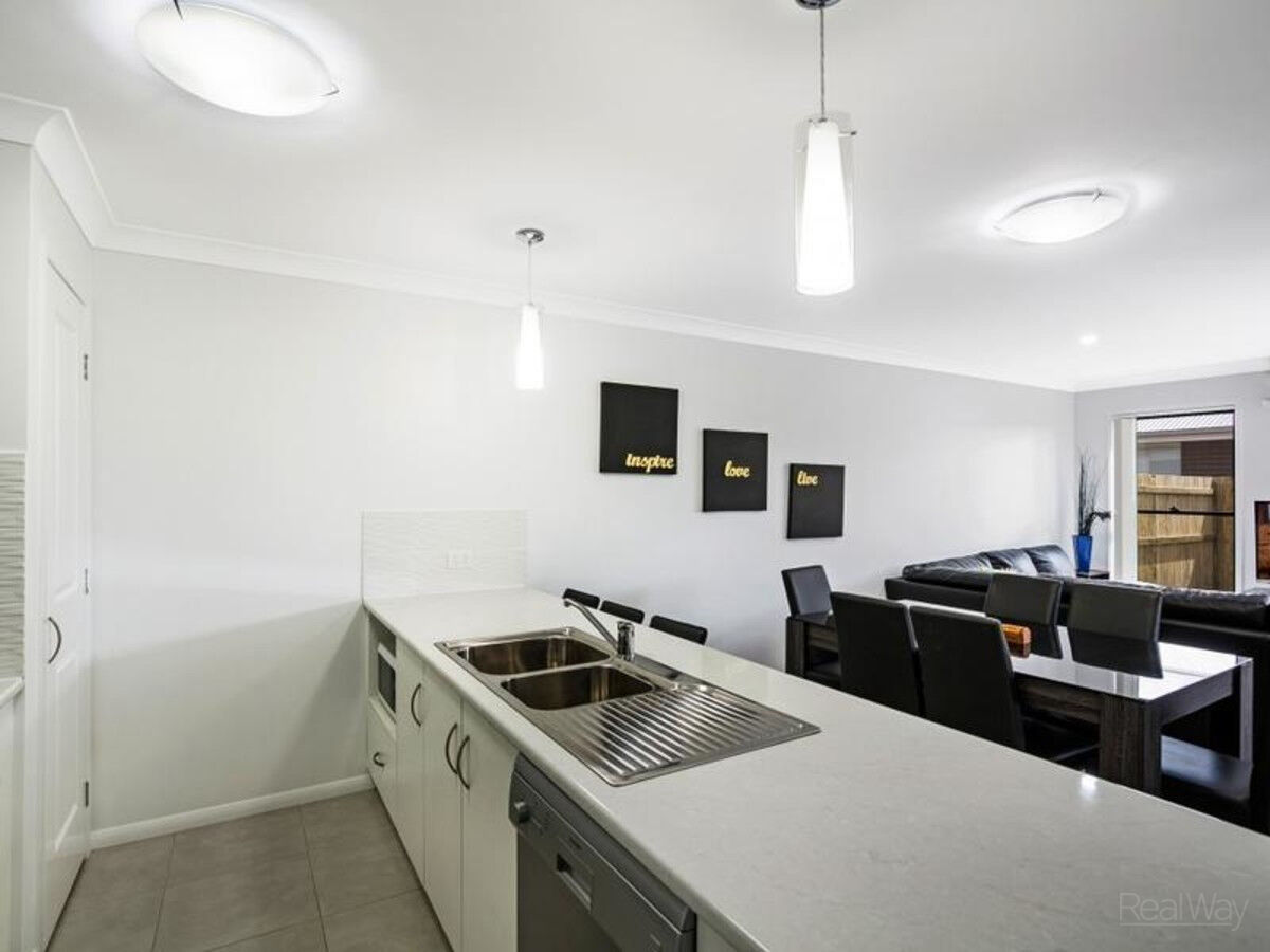 1 & 2 / 6 Whitefield Street, GLENVALE QLD 4350, Glenvale - Thumbnail 3