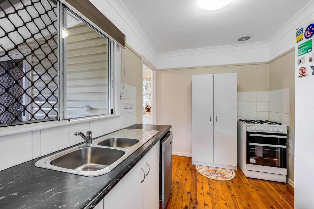 7 Teesdale Avenue, Newtown QLD 4350, Newtown - Thumbnail 2