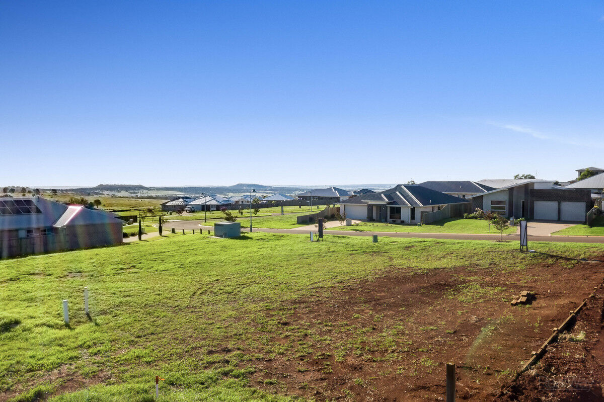 17 Macgregor Avenue, Highfields QLD 4352, Highfields - Thumbnail 3