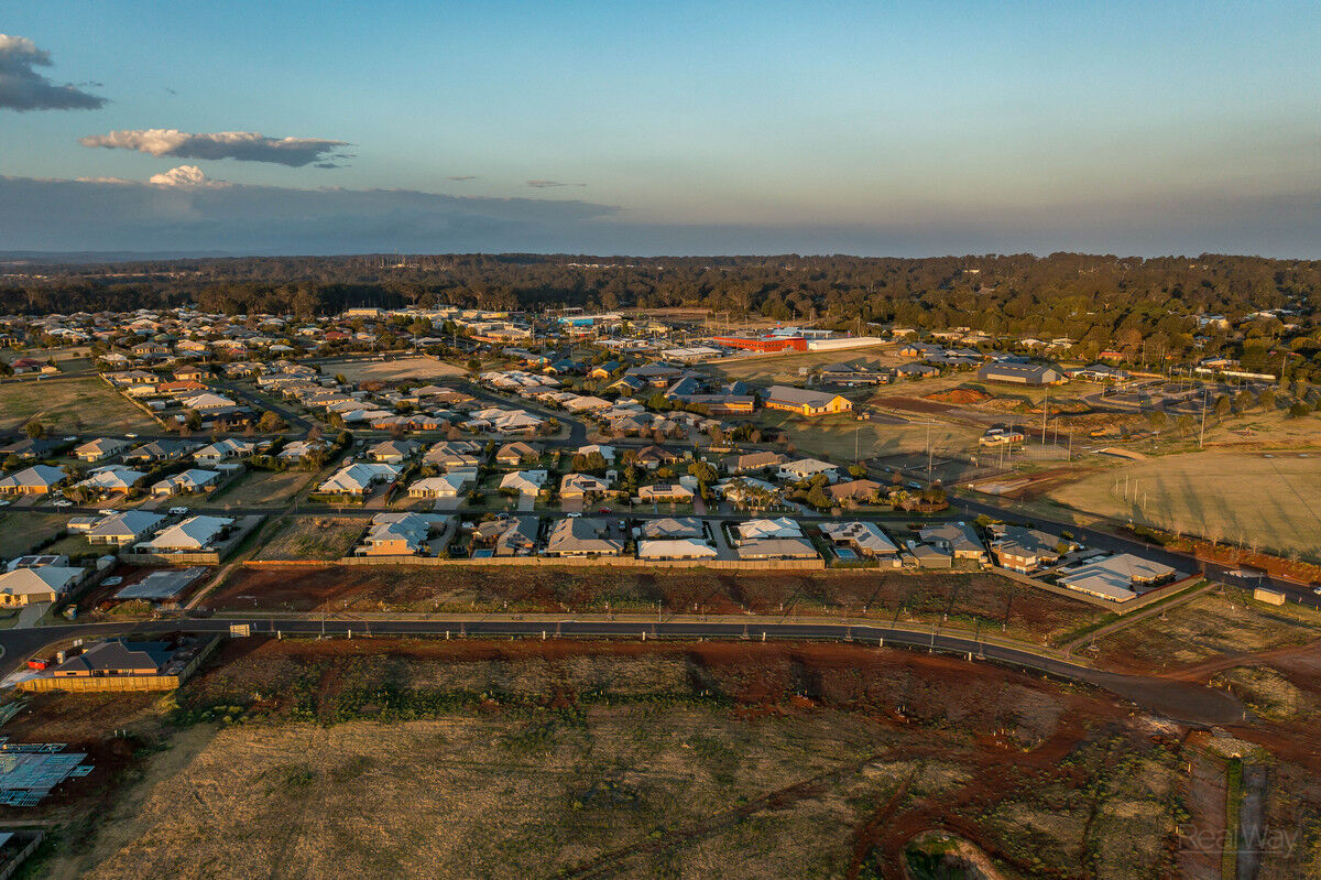 19 Alexander Avenue, Highfields QLD 4352, Highfields - Thumbnail 2
