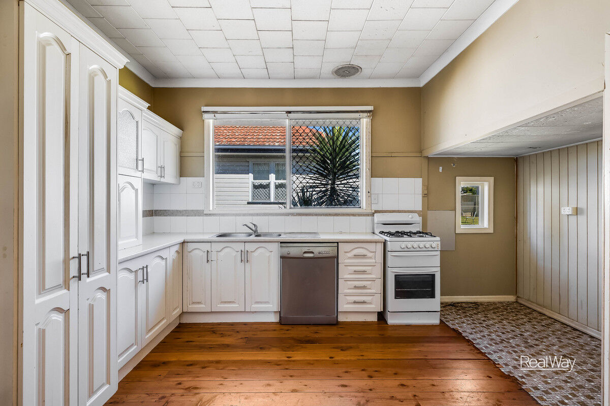 11 Berry Street, Wilsonton QLD 4350, Wilsonton - Thumbnail 2
