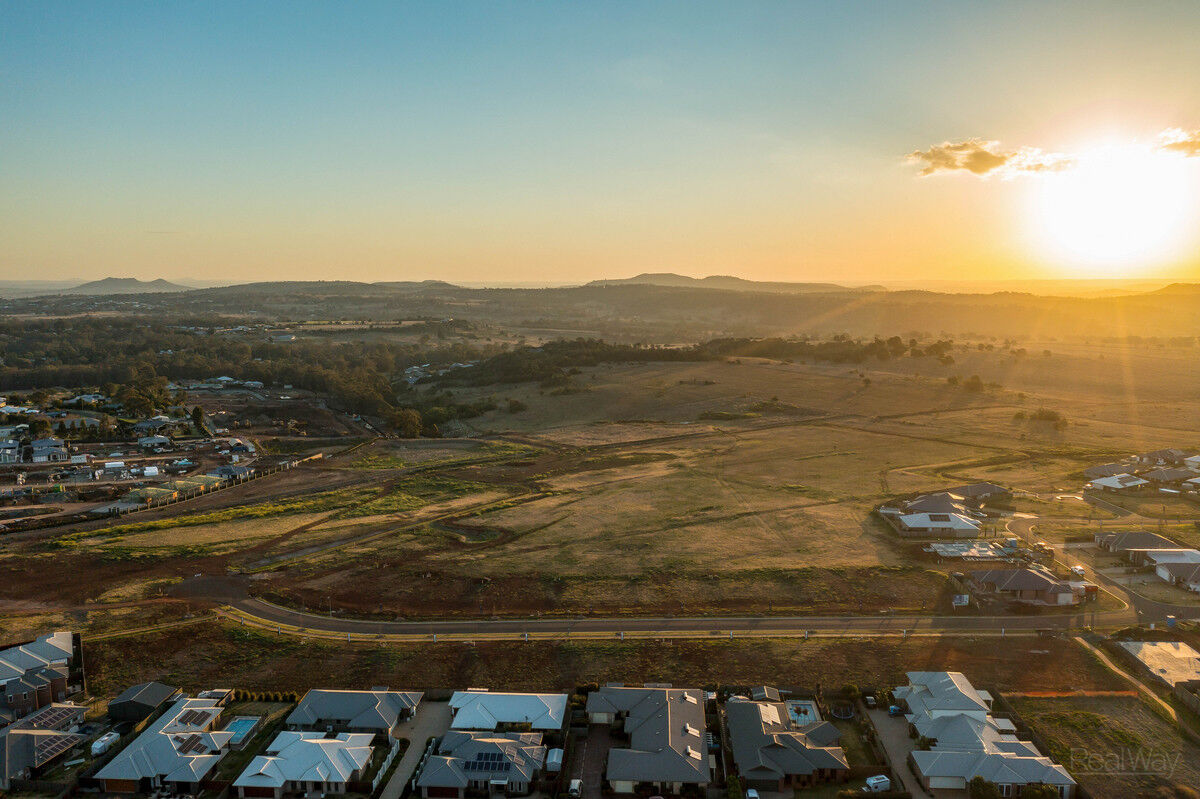 25 Alexander Avenue, Highfields QLD 4352, Highfields - Thumbnail 2
