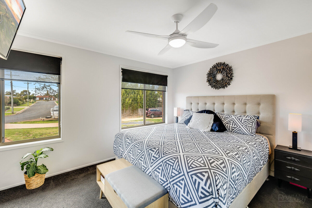 31 Cabarita Crescent, Glenvale QLD 4350, Glenvale - Thumbnail 2