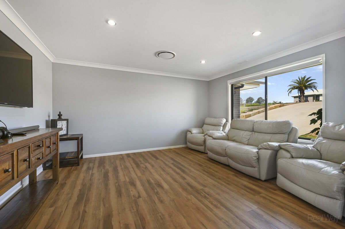 20 Skyline Drive, Withcott QLD 4352, Withcott - Thumbnail 7