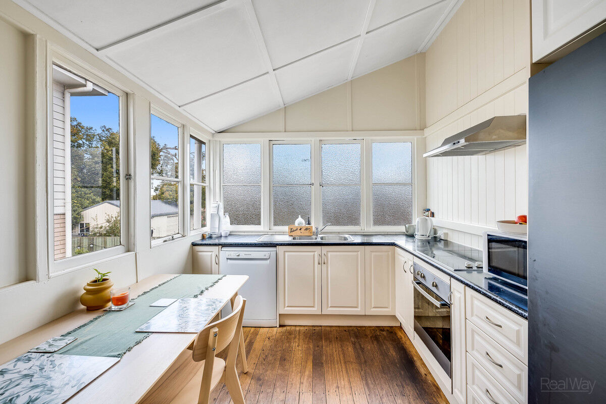 118 Stuart Street, Mount Lofty QLD 4350, Mount Lofty - Thumbnail 2