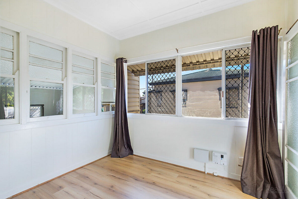 11 Hagan Street, North Toowoomba QLD 4350, North Toowoomba - Thumbnail 2