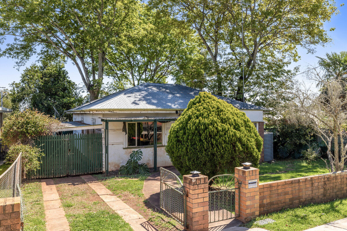 1 St Louis Street, East Toowoomba QLD 4350, East Toowoomba - Thumbnail 2
