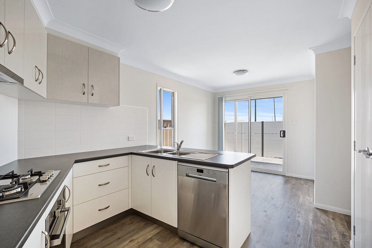 2 / 17 Lexi Street, GLENVALE QLD 4350, Glenvale - Thumbnail 2
