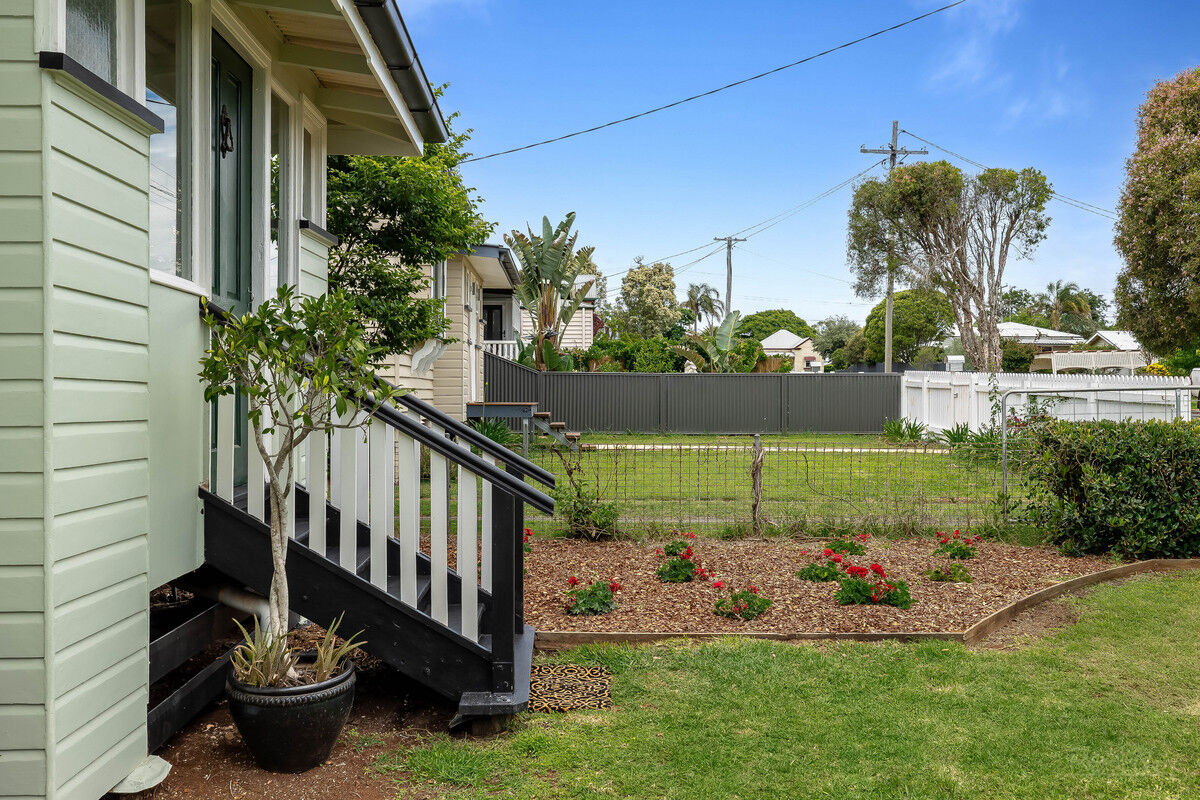 6 Bernard Street, Newtown QLD 4350, Newtown - Thumbnail 2