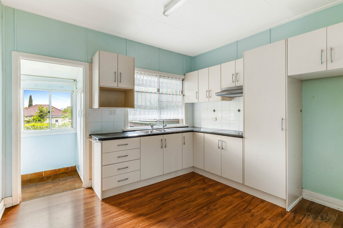 24 Lloyd Street, Harristown QLD 4350, Harristown - Thumbnail 8