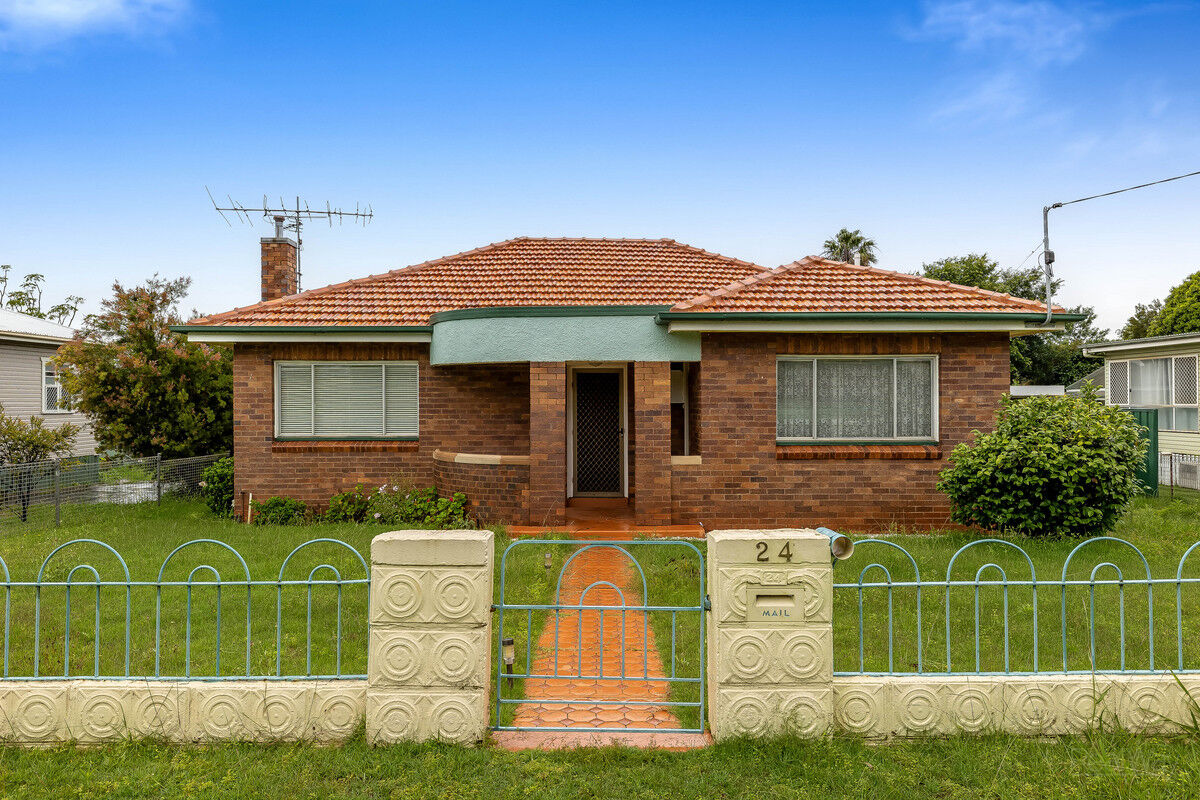 24 Lloyd Street, Harristown QLD 4350, Harristown - Thumbnail 2
