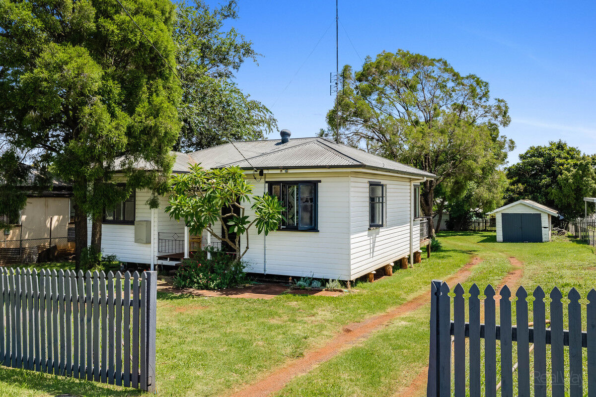3 Waverley Street, North Toowoomba QLD 4350, North Toowoomba - Thumbnail 2