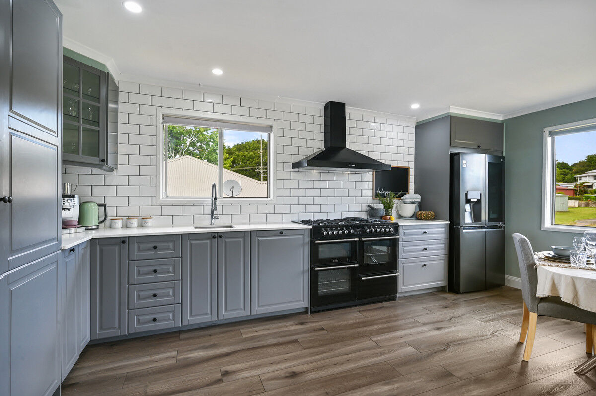 22 Dalgleish Street, South Toowoomba QLD 4350, South Toowoomba - Thumbnail 2