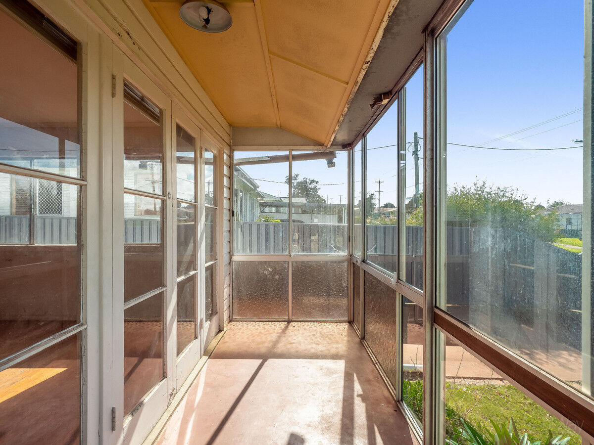 305 Tor Street, Wilsonton QLD 4350, Wilsonton - Thumbnail 2