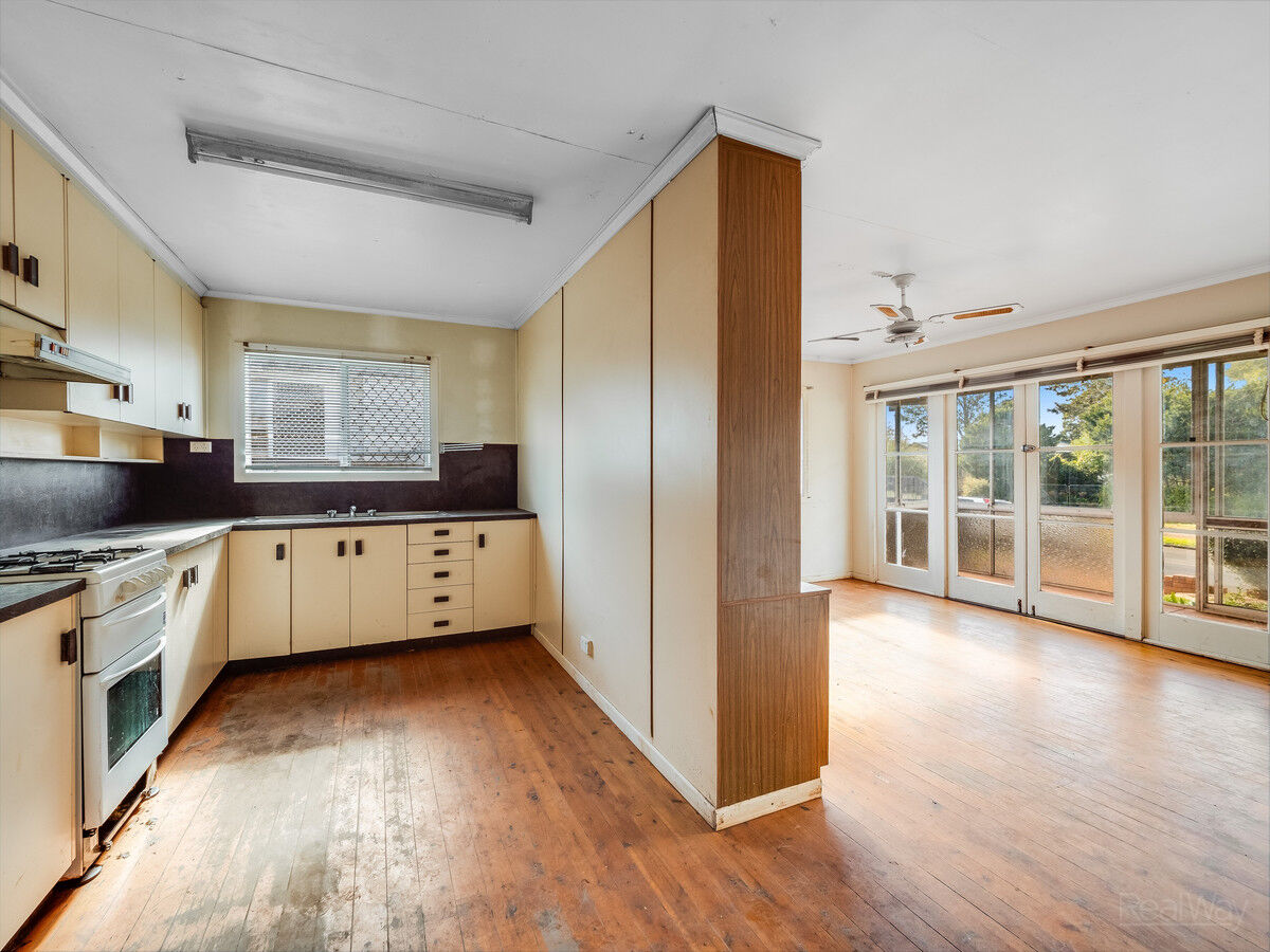 305 Tor Street, Wilsonton QLD 4350, Wilsonton - Thumbnail 4