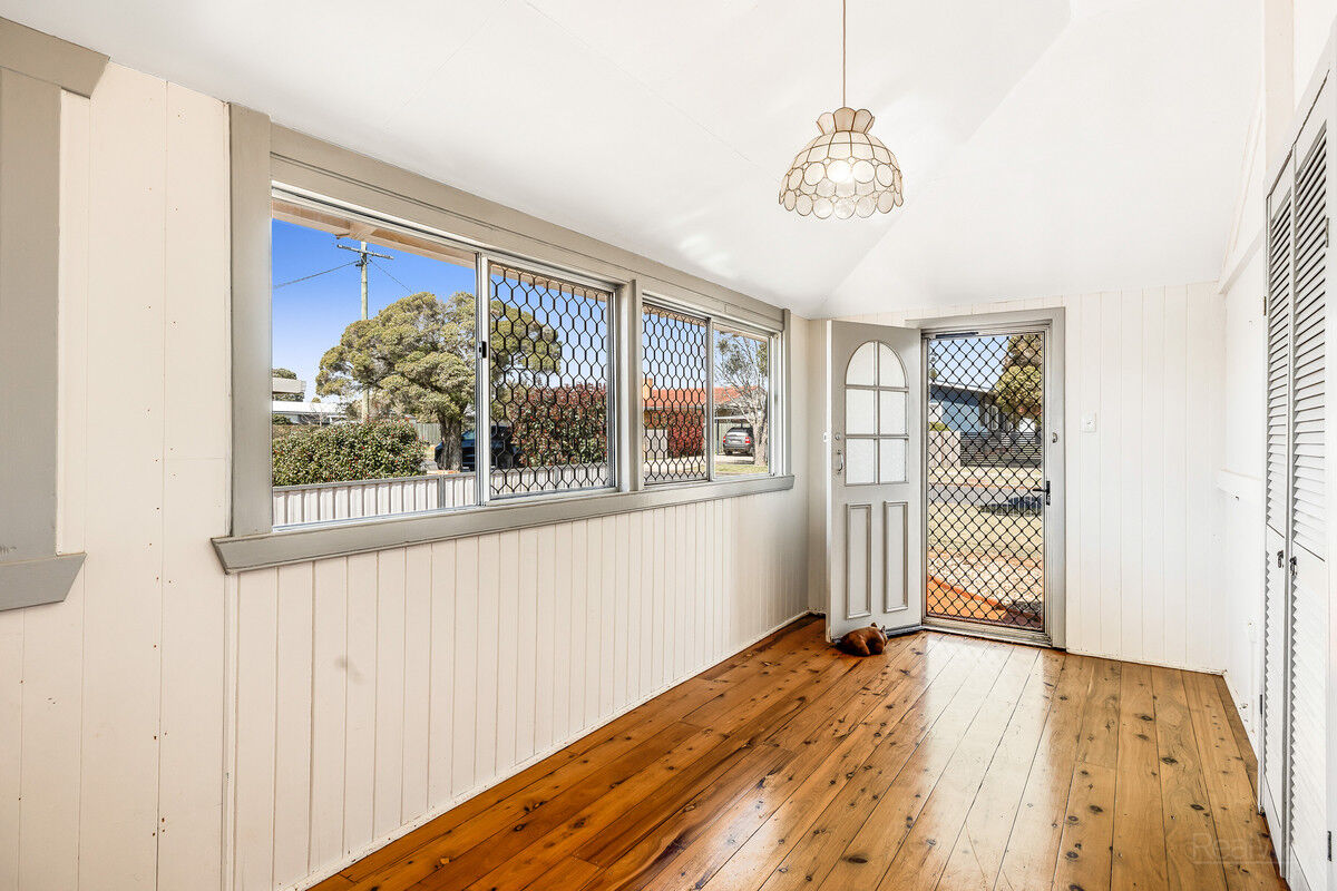 9 Wilfred Street, Harristown QLD 4350, Harristown - Thumbnail 3