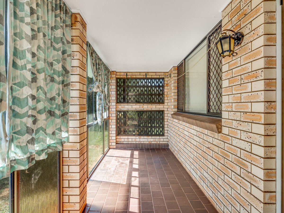 12 Whitefriars Street, Rockville QLD 4350, Rockville - Thumbnail 2