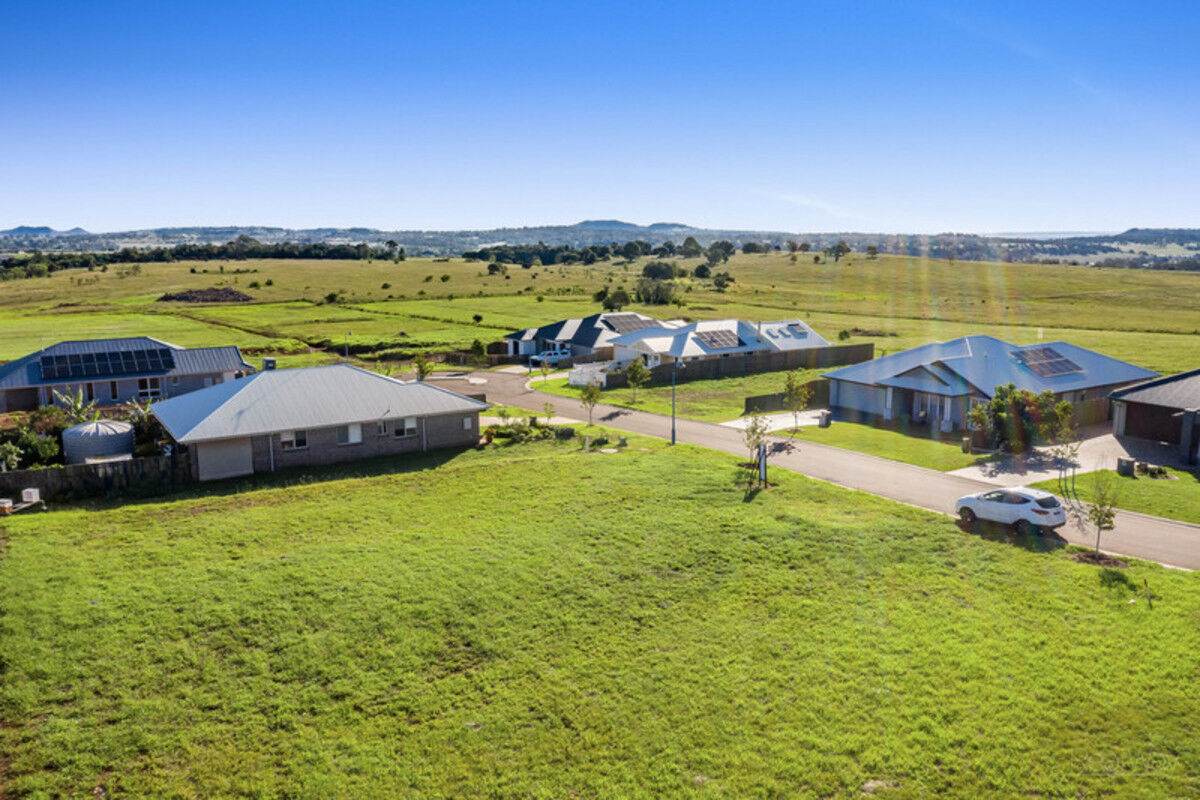 16 Campbell Drive, Highfields QLD 4352, Highfields - Thumbnail 2