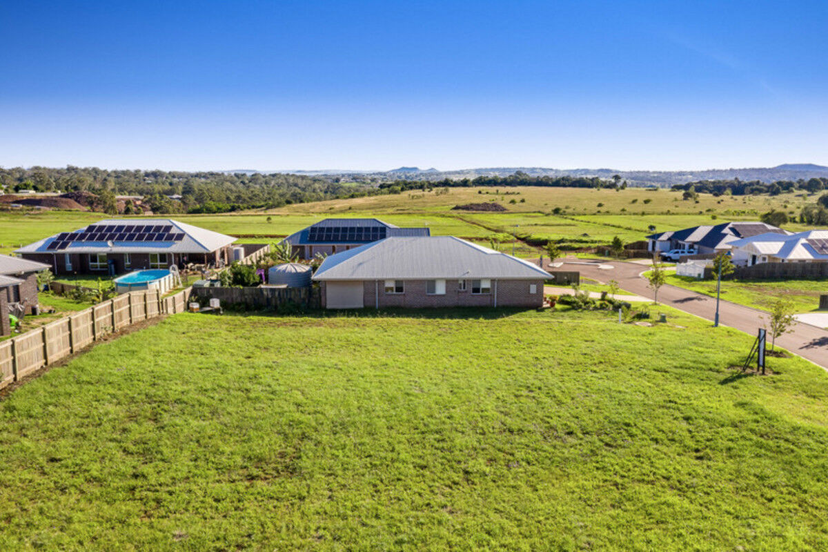 16 Campbell Drive, Highfields QLD 4352, Highfields - Thumbnail 3