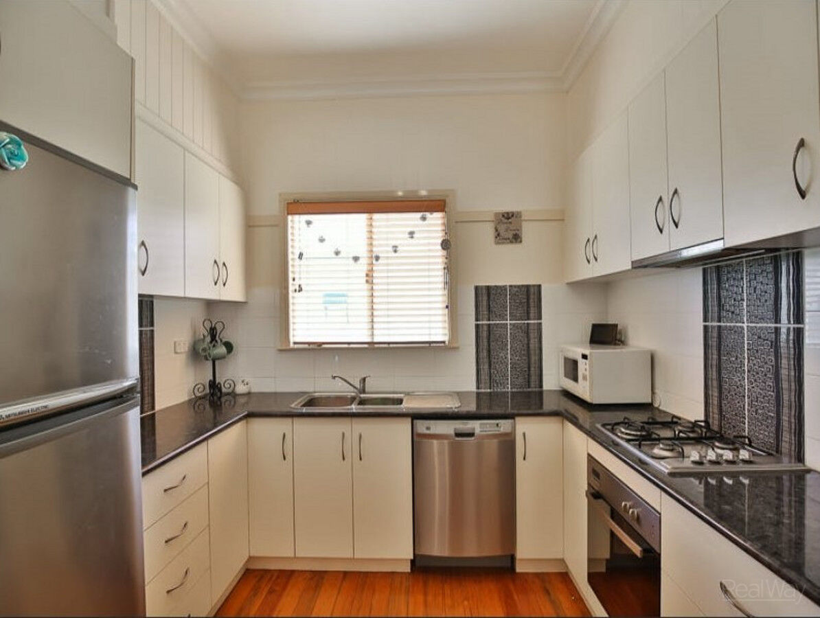 12 Parkinson Street, South Toowoomba QLD 4350, South Toowoomba - Thumbnail 3