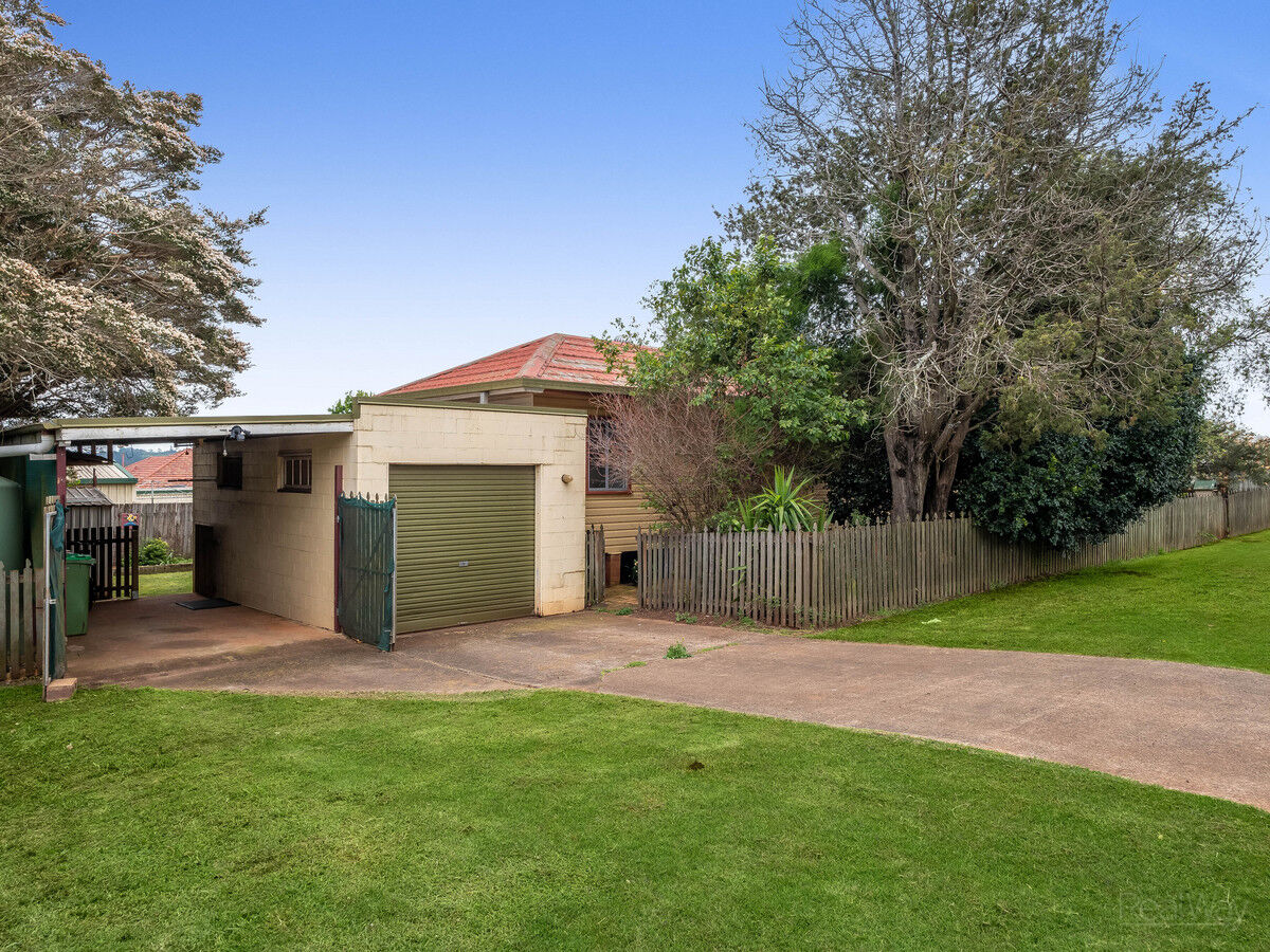 13 Makepeace Street, Rockville QLD 4350, Rockville - Thumbnail 2