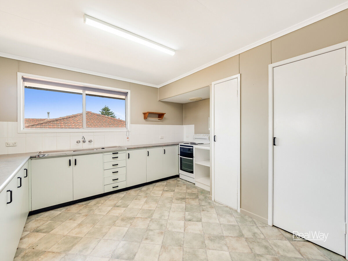 30 Hunter Street, Centenary Heights QLD 4350, Centenary Heights - Thumbnail 3