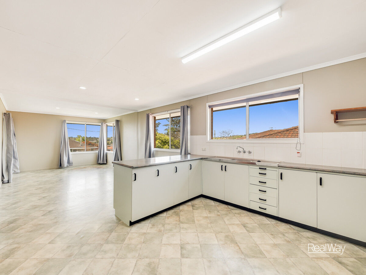 30 Hunter Street, Centenary Heights QLD 4350, Centenary Heights - Thumbnail 4