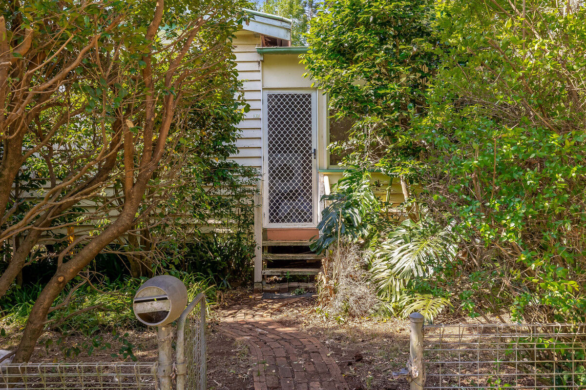 37 Collins Street, Mount Lofty QLD 4350, Mount Lofty - Thumbnail 2