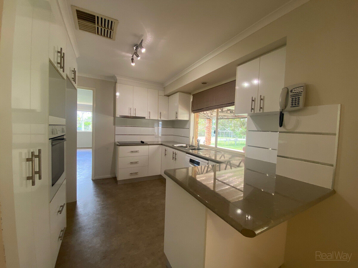 9 Rutherford Road, Withcott QLD 4352, Withcott - Thumbnail 2