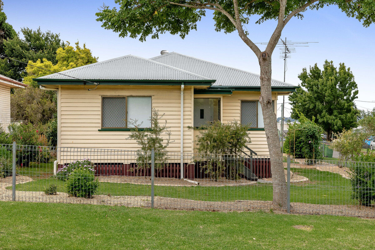 21 Elizabeth Street, South Toowoomba QLD 4350, South Toowoomba - Thumbnail 2