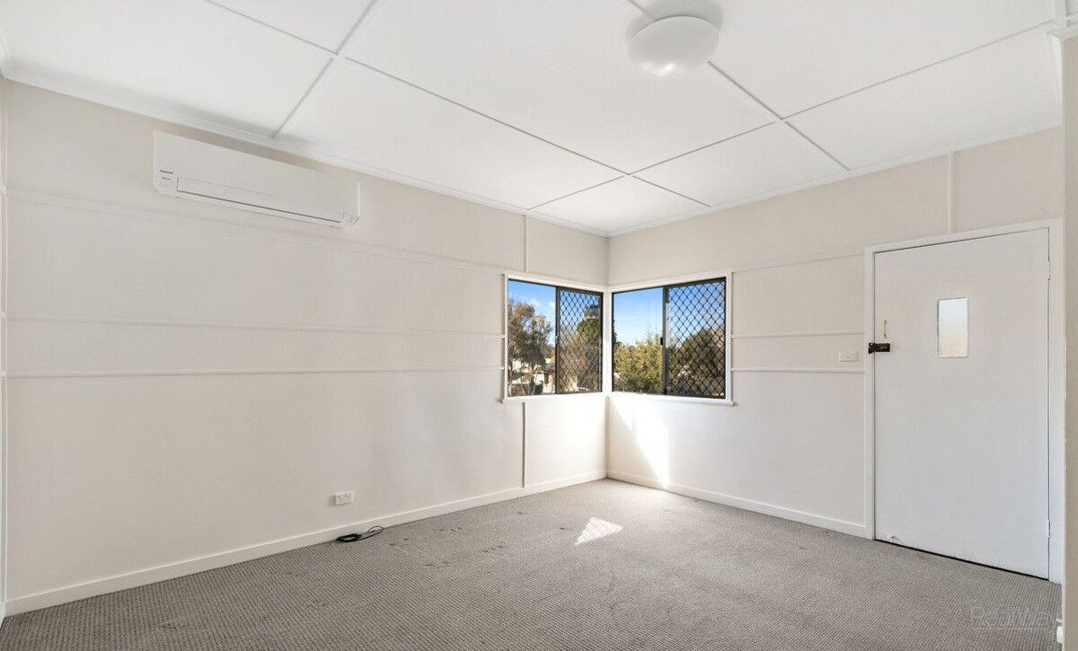 21 Elizabeth Street, South Toowoomba QLD 4350, South Toowoomba - Thumbnail 3