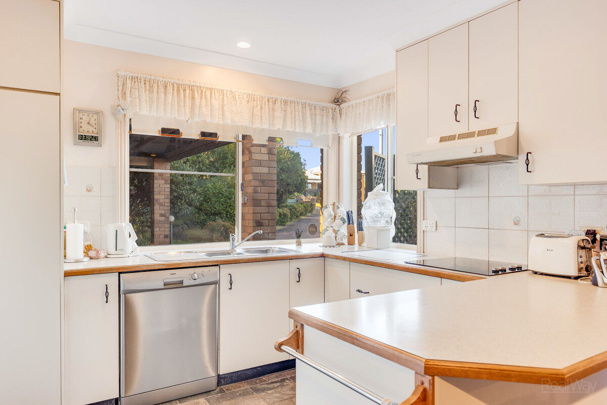 1 / 6 Shane Court, Rockville QLD 4350, Rockville - Thumbnail 4