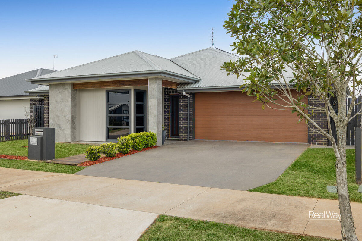 5 Fairweather Boulevard, Highfields QLD 4352, Highfields - Thumbnail 4