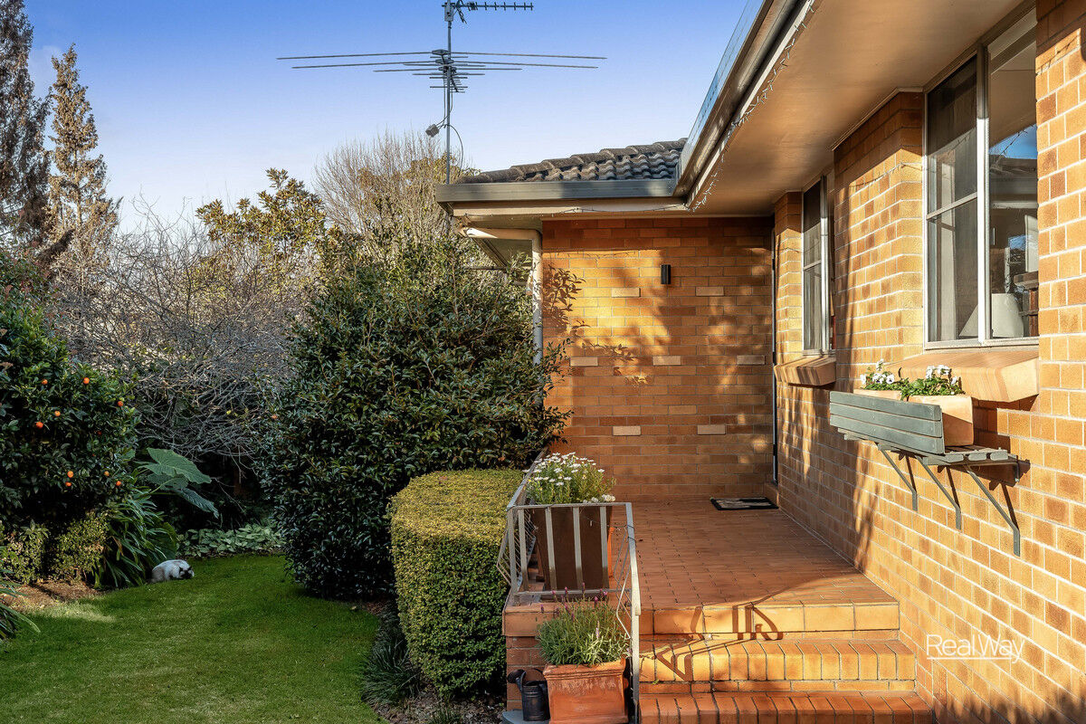 16 Talinga Street, Mount Lofty QLD 4350, Mount Lofty - Thumbnail 2