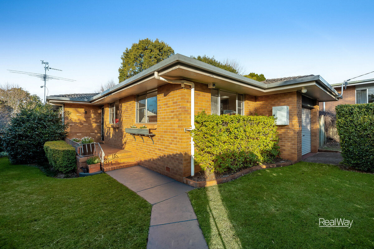 16 Talinga Street, Mount Lofty QLD 4350, Mount Lofty - Thumbnail 4