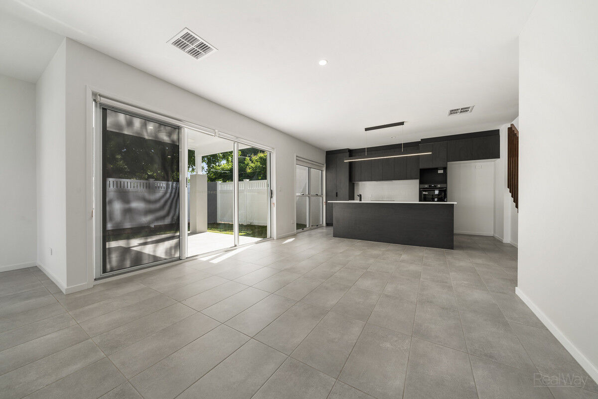 2 / 362 Hume Street, Centenary Heights QLD 4350, Centenary Heights - Thumbnail 3