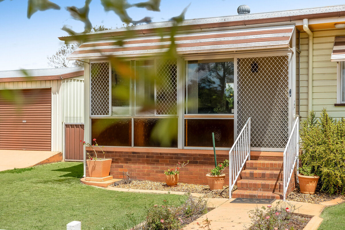 32 Hillside Street, Newtown QLD 4350, Newtown - Thumbnail 3