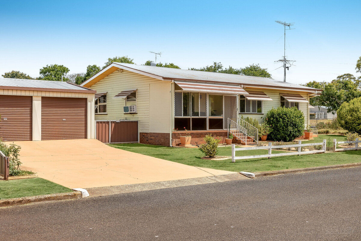 32 Hillside Street, Newtown QLD 4350, Newtown - Thumbnail 2