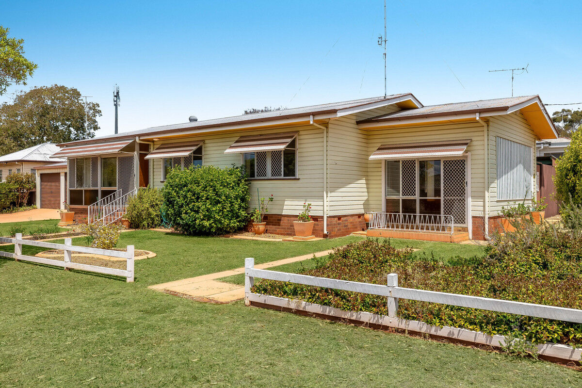 32 Hillside Street, Newtown QLD 4350, Newtown - Thumbnail 4
