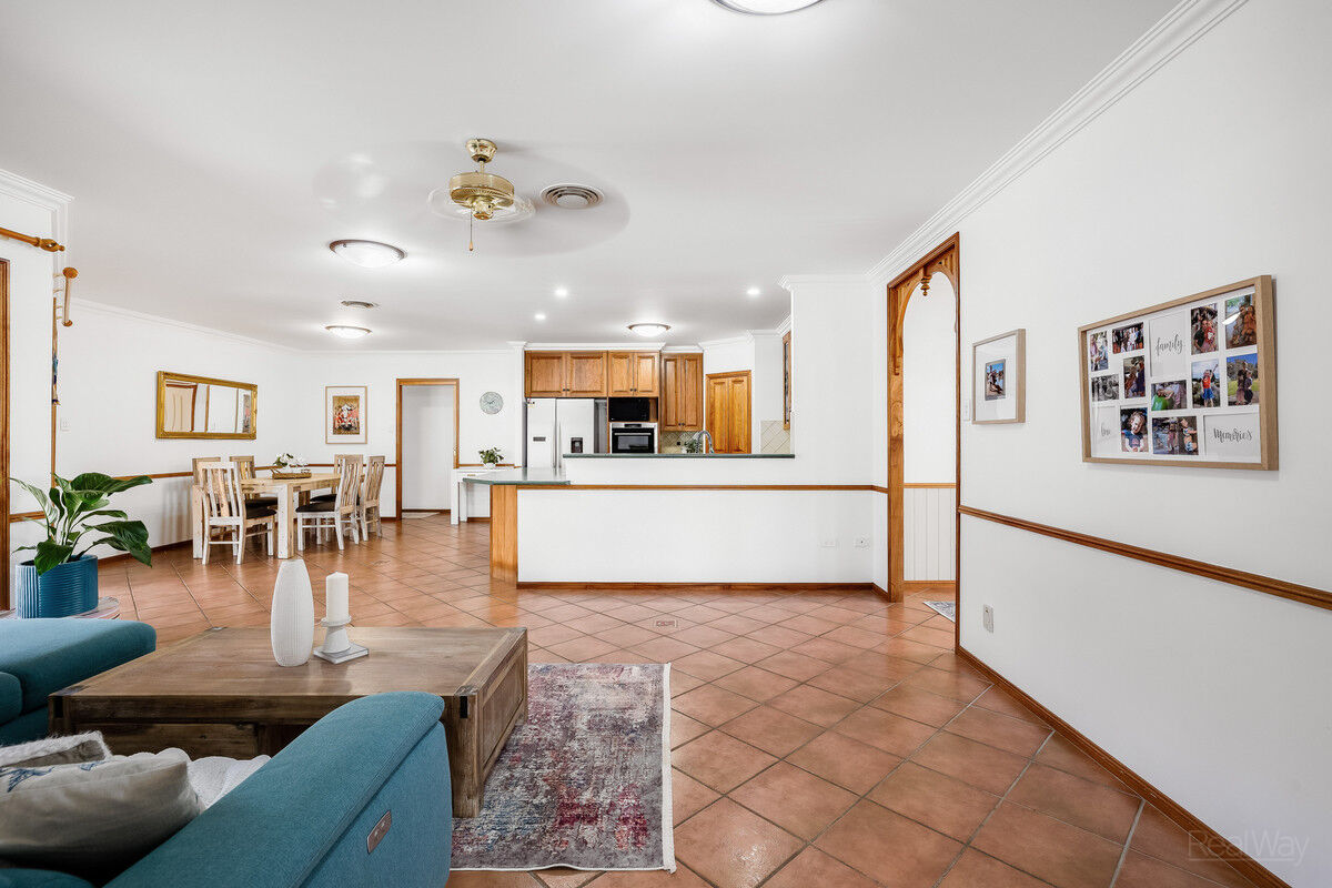 2 Howard Street, Middle Ridge QLD 4350, Middle Ridge - Thumbnail 5