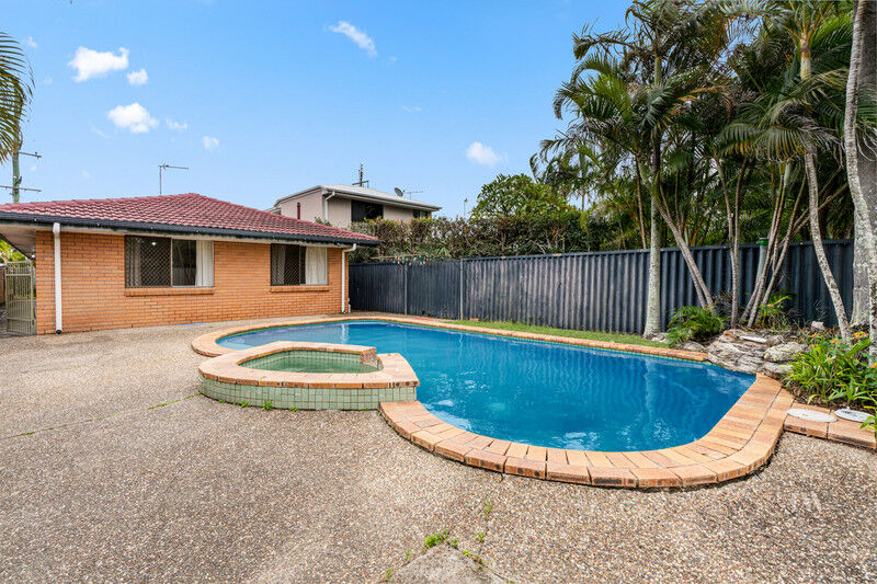 27 Pacific Avenue, Miami Qld 4220