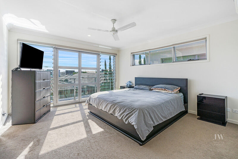 26 / 1 Waters Close, Hope Island Qld 4212