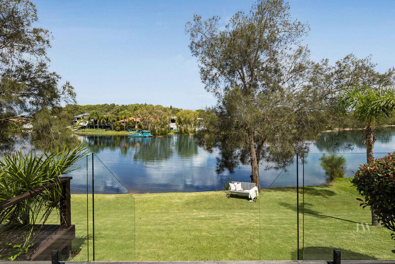 2 / 36 Sunbird Street, Burleigh Waters Qld 4220