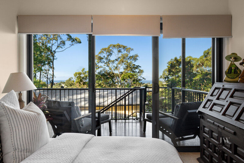 1 Sanctuary Crest Drive, Currumbin Qld 4223