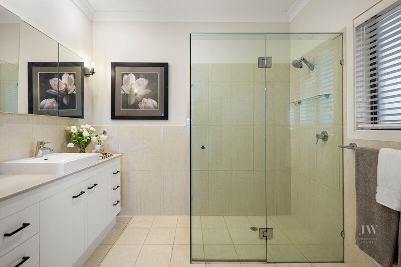 1 Sanctuary Crest Drive, Currumbin Qld 4223