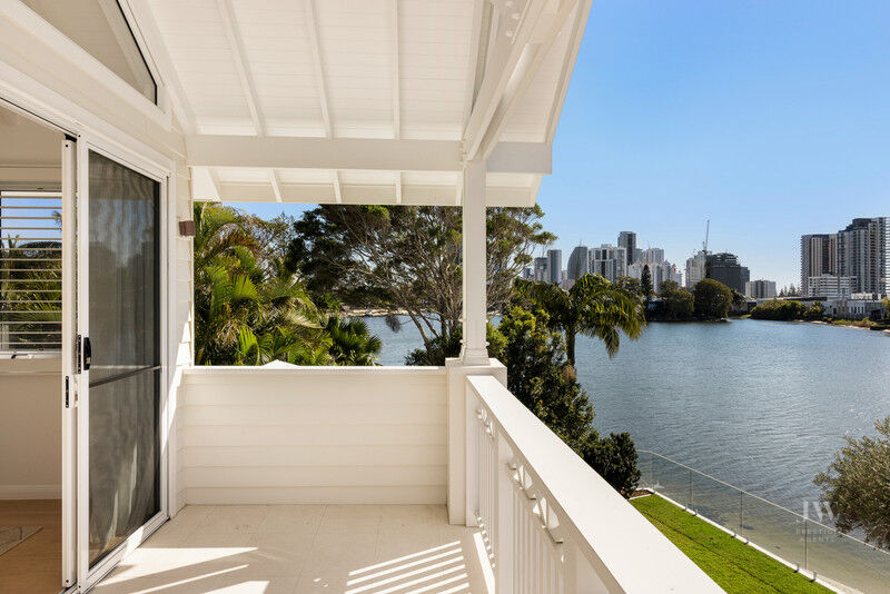 33 Verdichio Avenue, Mermaid Waters Qld 4218